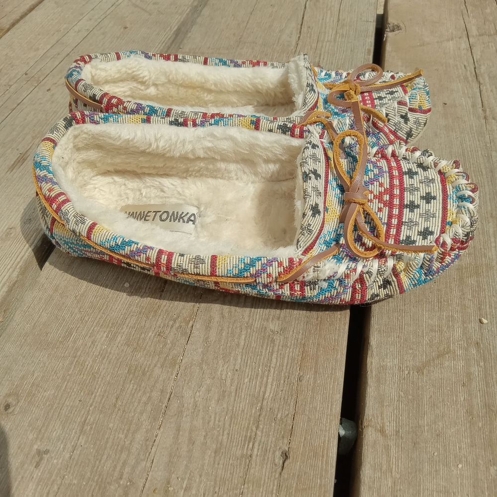 Minnetonka Multicolored Woven Faux-Fur Lined Moccasins Slippers Aztec 7 M